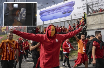 Galatasaraylılar Kadıköy'e Kur'an-ı Kerim ile gitti