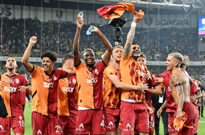 Galatasaray soyunma odasında yabancı birliği!