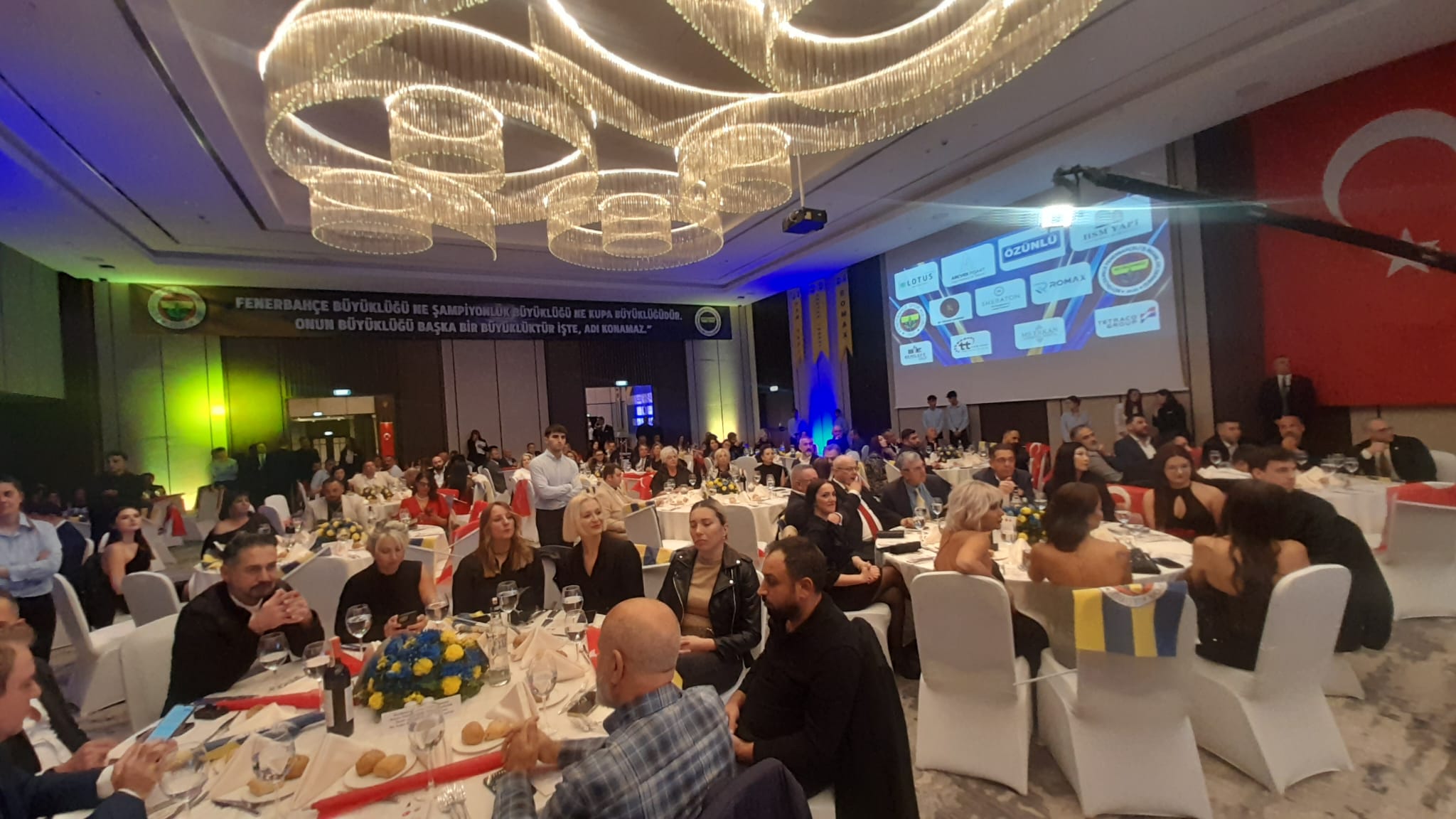 FENERBAHÇELİ İŞ İNSANLARI DERNEĞİNDEN MUHTEŞEM CUMHURİYET BALOSU