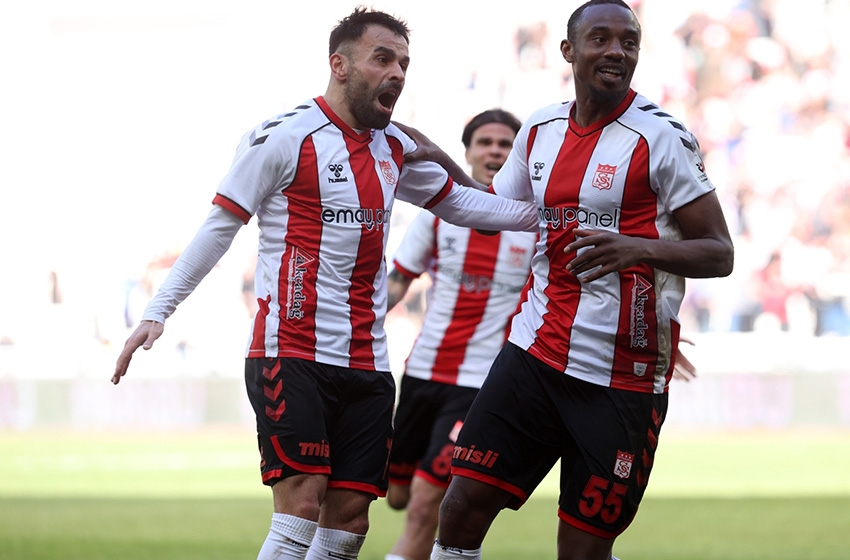 Net Global Sivasspor-Göztepe:3-1 (MAÇ SONUCU)