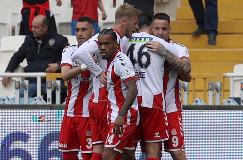 Sivasspor - Adana Demirspor: 5-1 (MAÇ SONUCU)