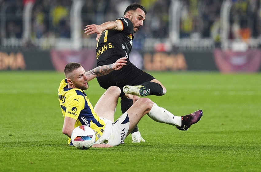 Gökhan Sazı eline aldı dağları yıktı