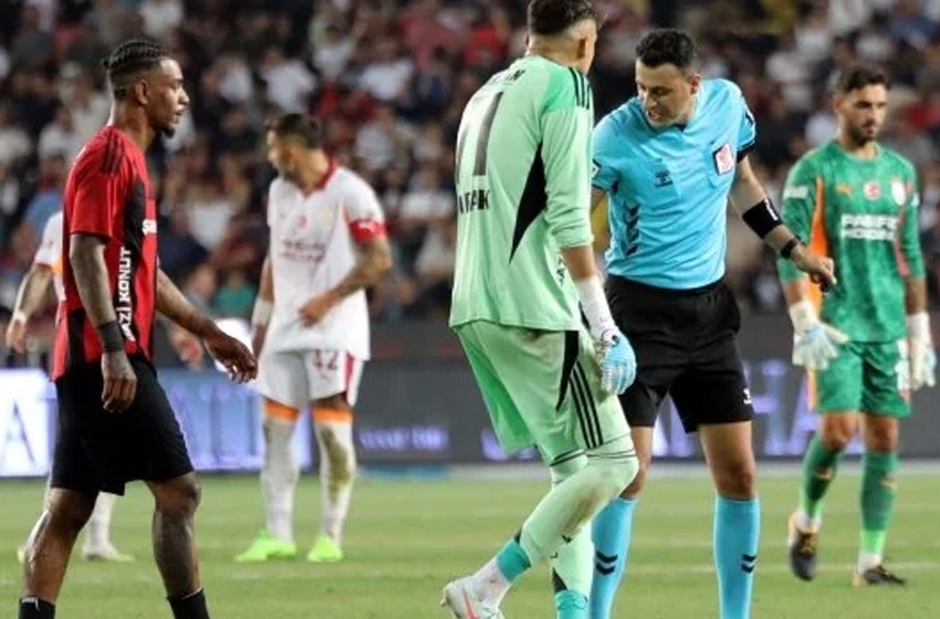 Sezonun ilk kırmızı kartı kaleci Burak'a