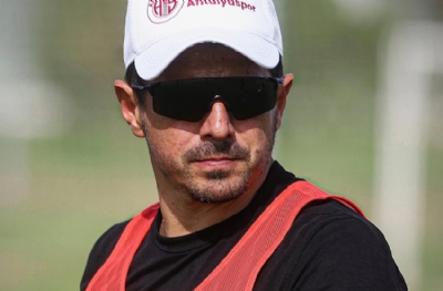 Emre yine şapkadan tavşan çıkaracak