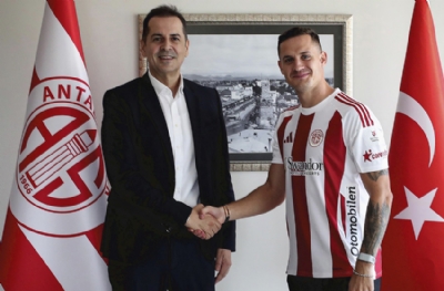 Antalyaspor'dan orta sahaya takviye