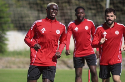 Antalyaspor'da Erol Bulut ilk antrenmanına çıktı