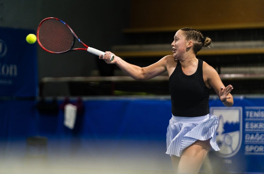 Bizim kızları eleyen Rus raket yarı finalde