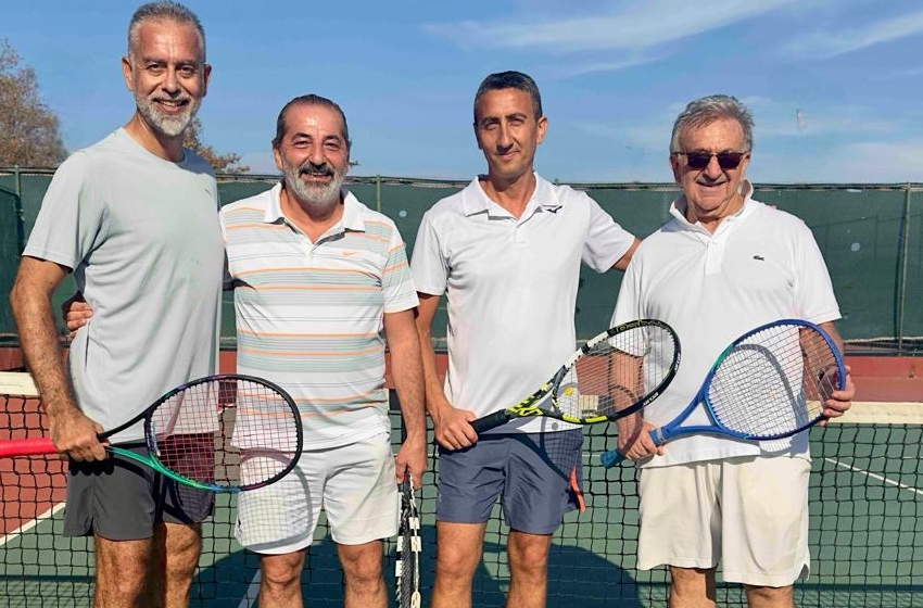 CUMHURİYET COŞKUSU KORTLARA TAŞINDI