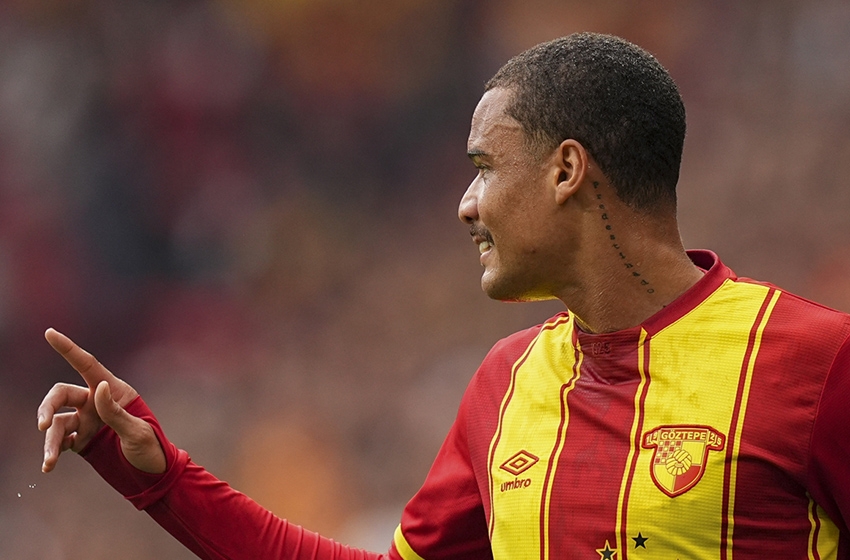 Trafik ışıklarında seker satıyordu! Göztepe'nin yıldızı oldu