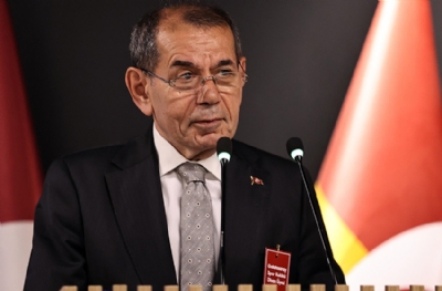 Dursun Özbek'ten transferde mesafe politikası