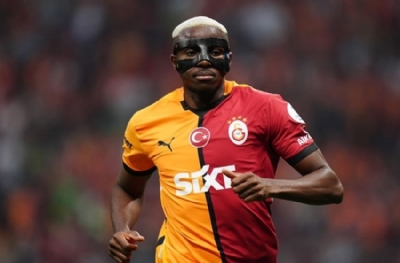 Osimhen'i Allah korudu! Büyü futbolcuyu saha ortasında öldürdü