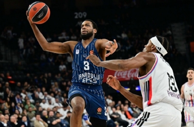 Anadolu Efes - Paris Basketbol: 79-84 (MAÇ SONUCU)