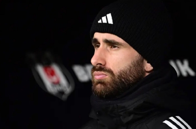 Düğüm üstüne düğüm! Rafa Silva ne kalıyor ne de gidiyor