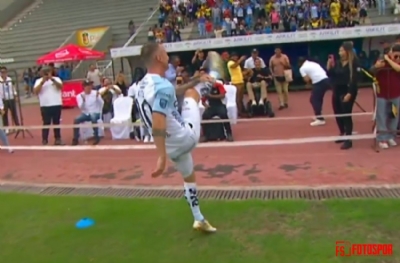 Yeni transfer tam bir facia! İmza töreninde şov yapayım derken rezil oldu