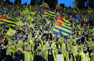 Yağmurluk savaşını da Fenerbahçe kazandı