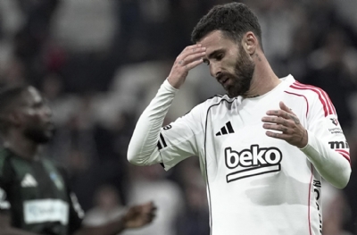Rafa Silva vatandaşlarıyla bile selamı sabahı kesti