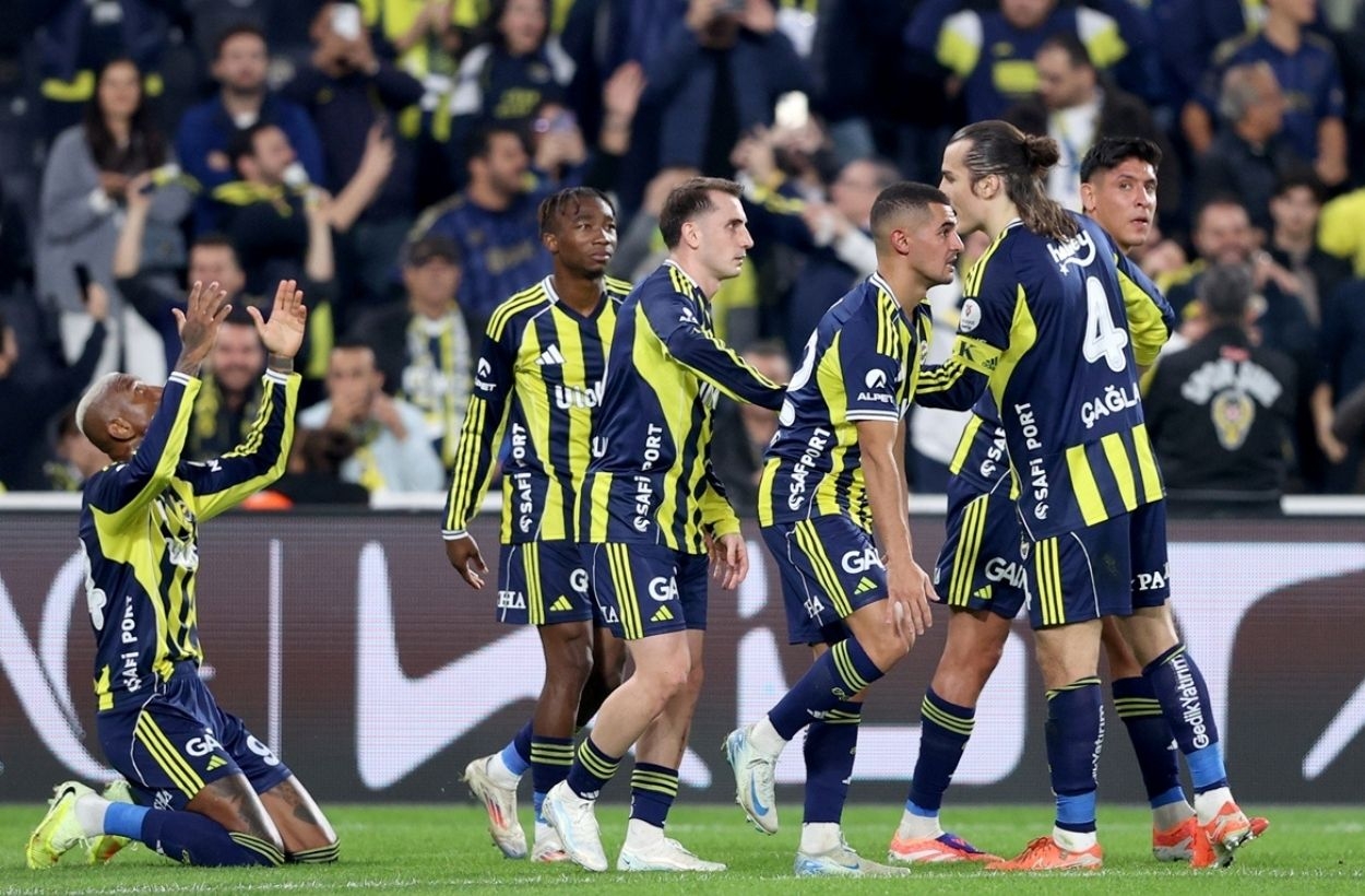 Fenerbahçe'de 4 futbolcu kadro dışı