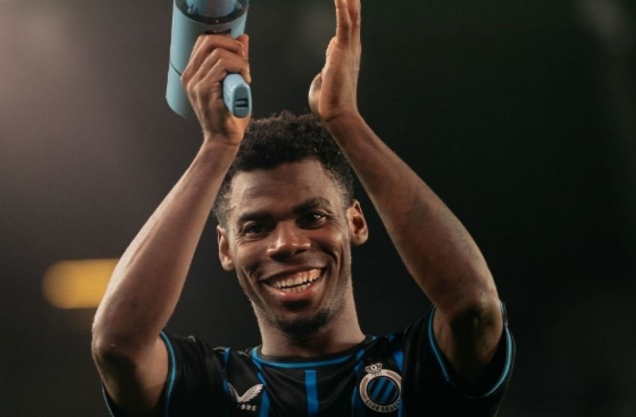 Türk bayraklı uçağa binen Onyedika idmanda