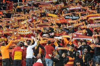 İlkokul çocuklarından başlayarak! Manchester, Galatasaray diye inliyor