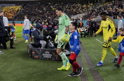 Öp Ederson'un elini