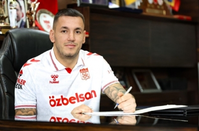 Rey Manaj Sivasspor'dan vazgeçemiyor