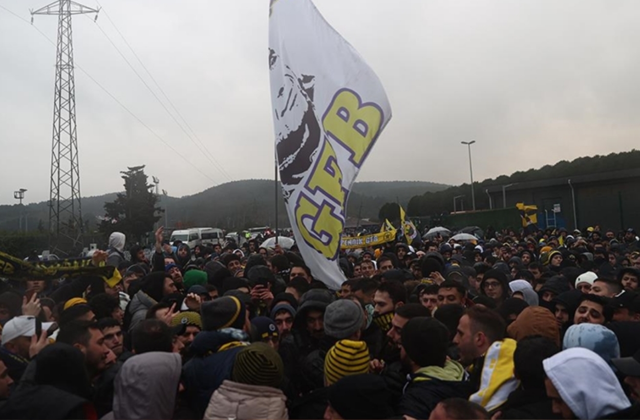 Fenerbahçe taraftarı çıldırdı: Kante'ye görülmemiş karşılama