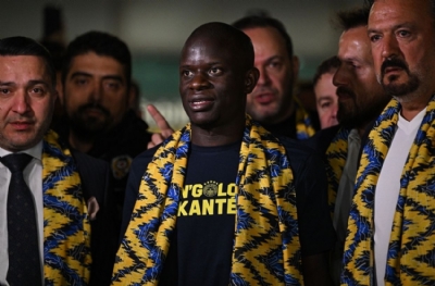N'Golo Kante geldi! Sabiha Gökçen cıvıl cıvıl