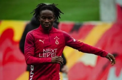 Renato Nhaga bulutların üzerinde