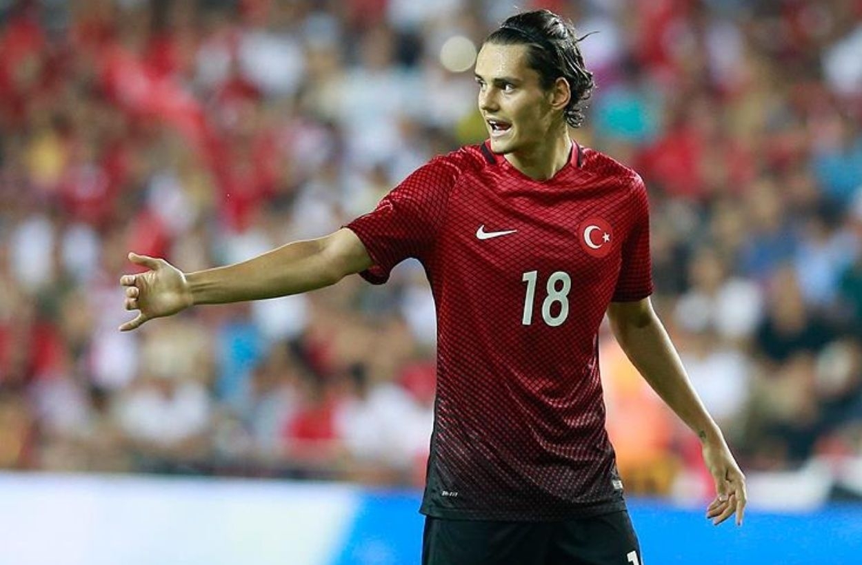 Fenerbahçe, Enes Ünal'ı sağlık testinden geçirdi