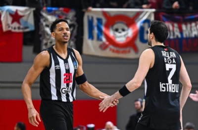 Beşiktaş ayağa kalktı! Pankarta sert cevap