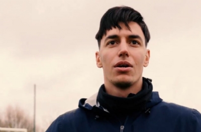 Berke Özer Fransızcayı söktü! 