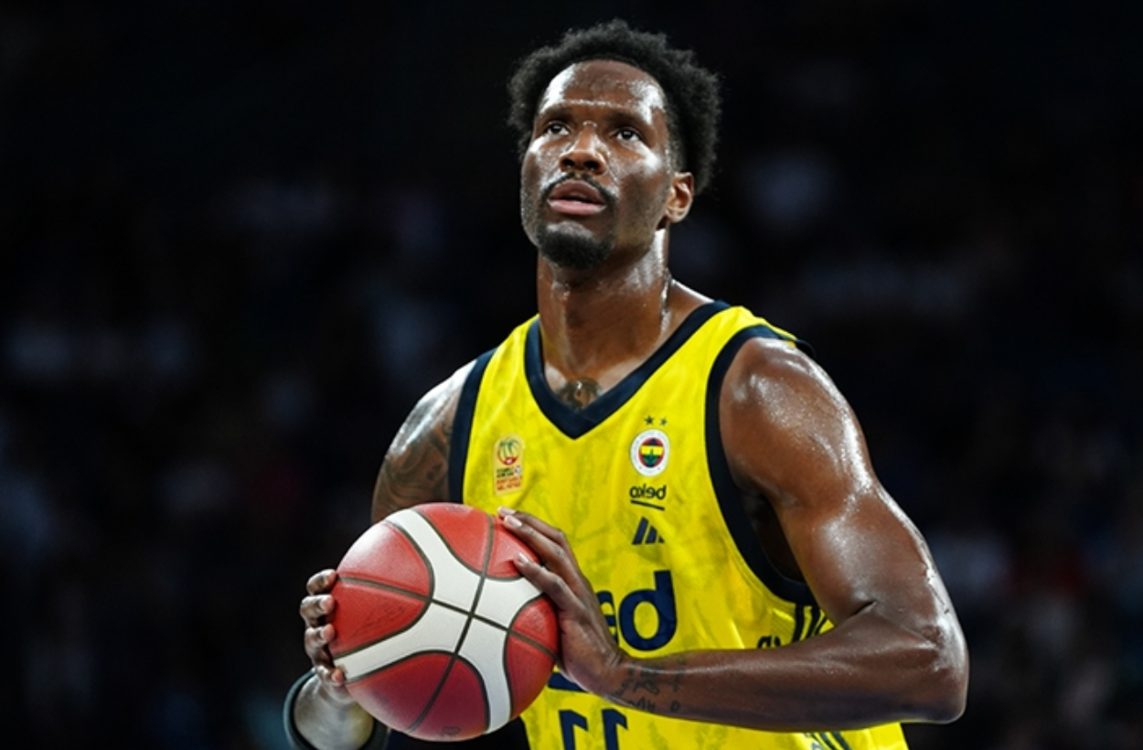 Nigel Hayes-Davis parayı görünce Fenerbahçe'yi sildi