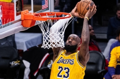 LeBron James, NBA'de tarihe geçti