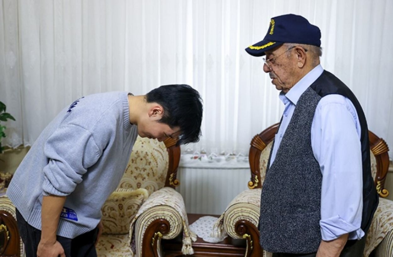 Konyaspor'un Güney Koreli oyuncusundan Kore gazisine ziyaret