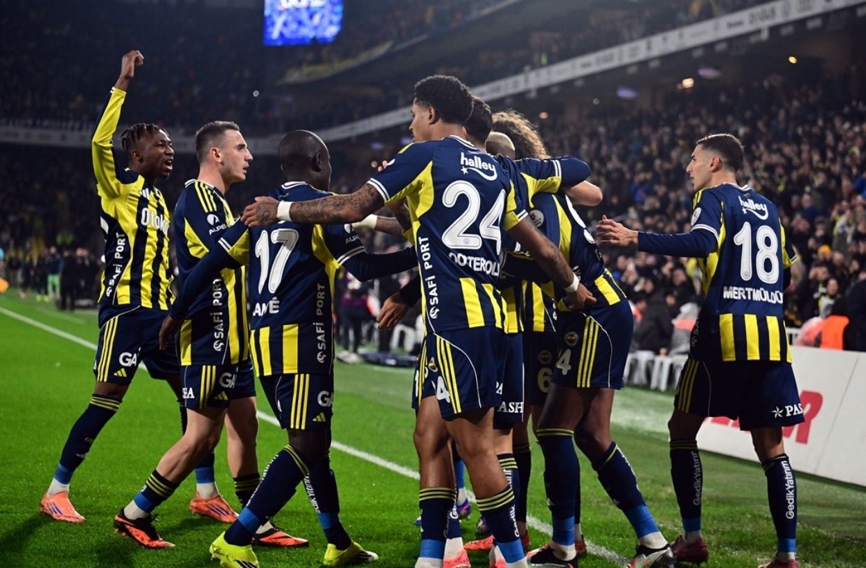 Fenerbahçe'nin Trabzonspor maçı kamp kadrosu belli oldu