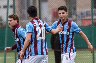 Trabzonspor, Fenerbahçe'yi derbide yıktı geçti