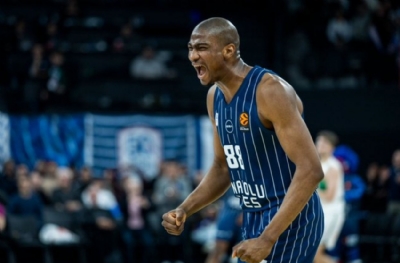 Anadolu Efes'ten Kai Jones kararı