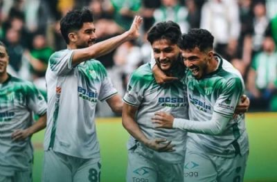Bursaspor Cendere ile şampiyonluğa yürüyor