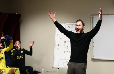 Tedesco derbiyi satranç gibi oynadı: Rakibi kanatlara yönlendirdi