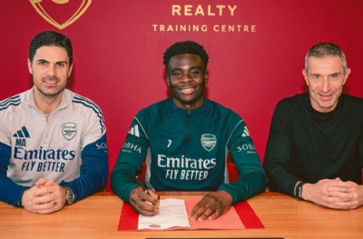 Bukayo Saka, Arsenal ile nikah tazeledi