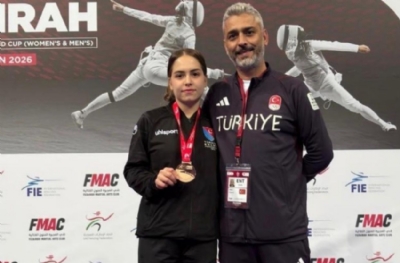 Milli eskrimci Alara Atmaca'dan altın madalya