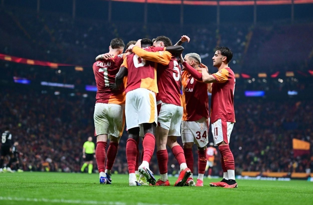 Galatasaray Juventus'u böldü! Soyunma odasında birbirlerine girdiler