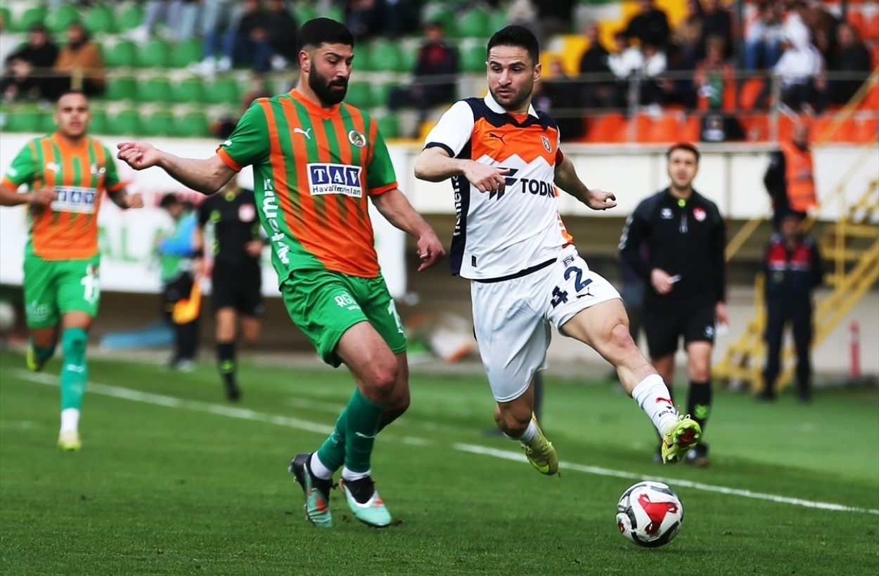 Alanyaspor - Başakşehir: 1-2 (MAÇ SONUCU)
