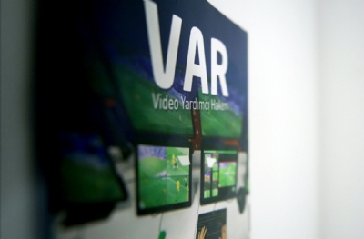 VAR'a edilen küfürleri kendisine sandı! Kocasını bıçakladı!