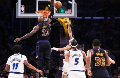 Los Angeles Lakers sahasında yıkıldı!