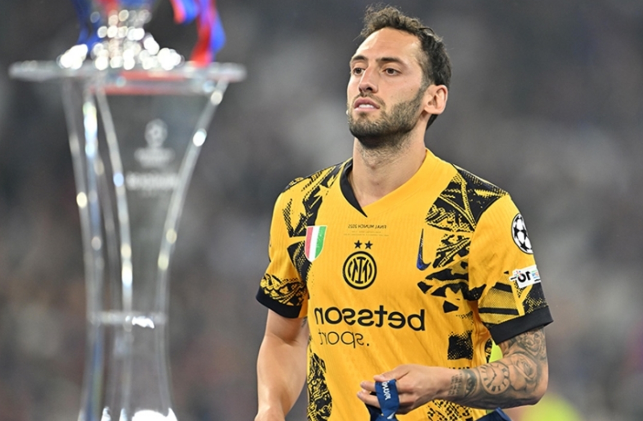 Hakan Çalhanoğlu masadan kalktı! Adım adım Galatasaray'a