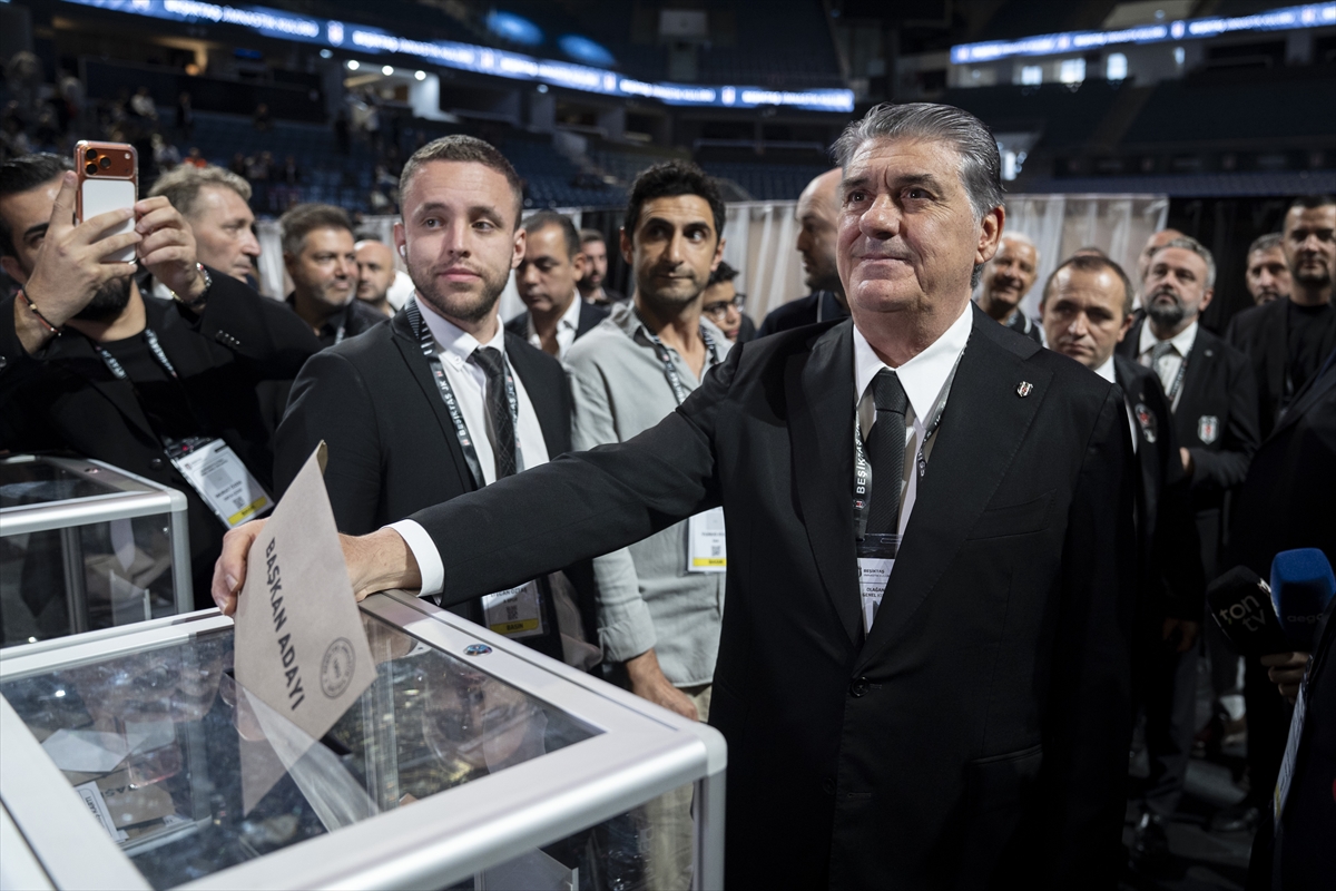 Beşiktaş'ta Serdal Adalı yeniden başkan!
