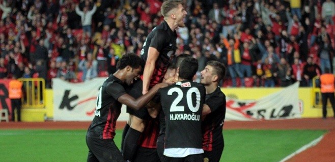 Eskişehir evinde 3 puanı 3 gol ile aldı!